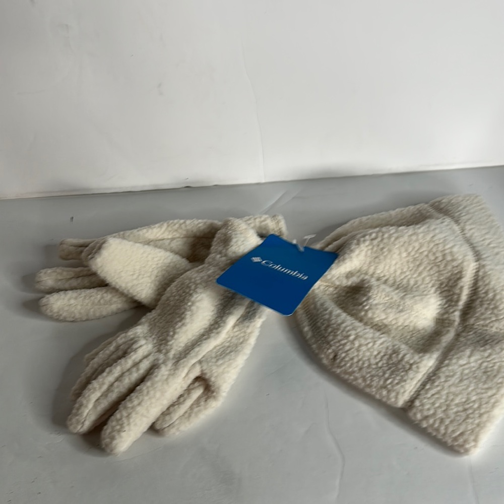NWT Columbia Boulder Springs off white Hat and Glove Fleece Set-Size S